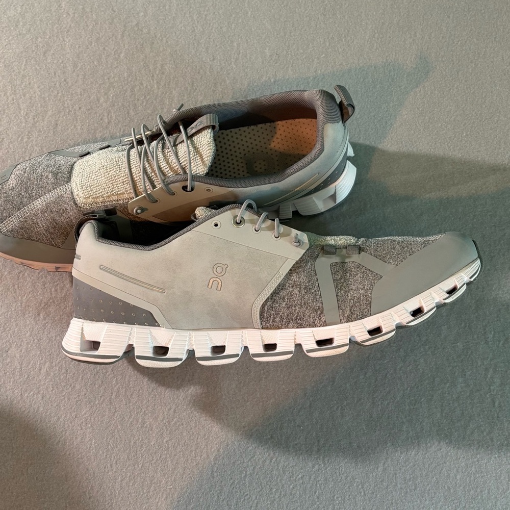 On Running Men’s Gray Athletic Shoes with Modern Design